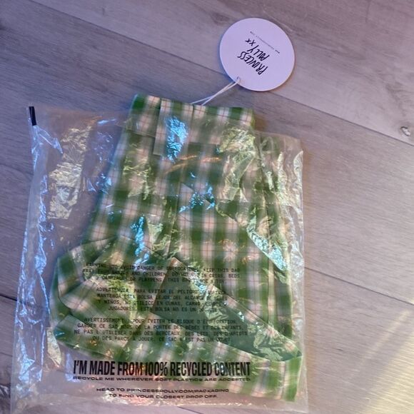 Princess Polly Tashie shorts green Size 2 in Green & White NWT and in packaging - Picture 7 of 7